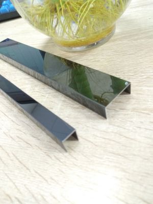 Harga bagus 3000mm Ketebalan Stainless Steel Trim Strip Edge Protector Marble Tile Trim on line