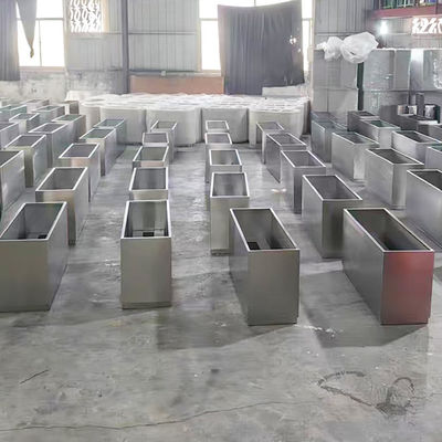 Green Outdoor 316L Stainless Steel Aluminum Planters For Urban City Street Project