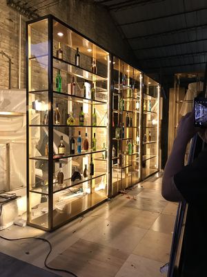 Harga bagus Meja Bar Kabinet Anggur Kabinet Partisi Kaki Tinggi on line