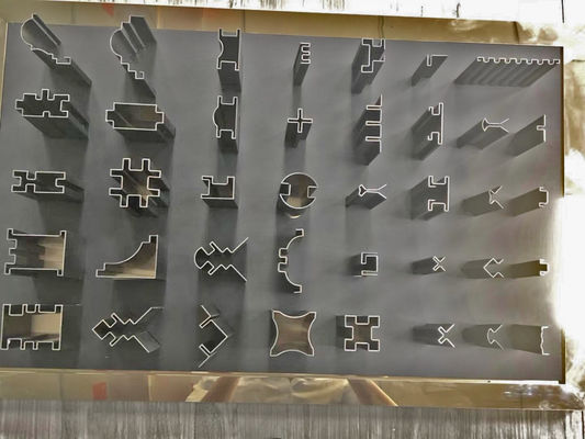 Harga yang bagus Strip Potong Baja Tahan Karat 0.8mm 2.0mm Lapisan PVD Polibentuk Rose Gold Hitam Perak Disikat on line