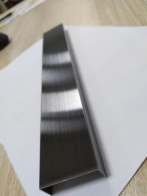 Harga yang bagus Emas U Bentuk stainless steel Tread Trim Upholster antik Ketebalan 1,2mm on line