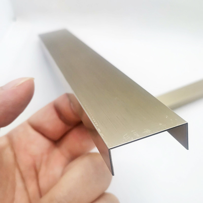 Warna Emas Brushed Selesai U-Shape 304 Stainless Steel Tile Edging 12mm Untuk Hotel