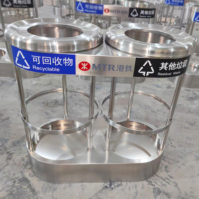 Tempat Sampah Daur Ulang Stainless Steel Logam Warna Perak Kustom untuk Aula Metro