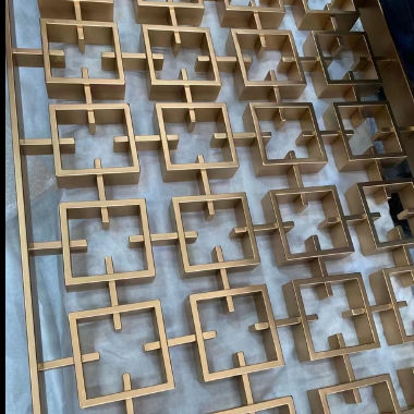 Harga bagus Hollow Design Stainless Steel ruang tamu partisi latar dinding Hotel Dekorasi Proyek on line