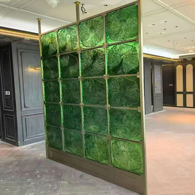 Harga bagus Luxury Emerald Green Glass Stainless Steel Room Divider Dekoratif Screen Untuk Proyek Interior Villa on line
